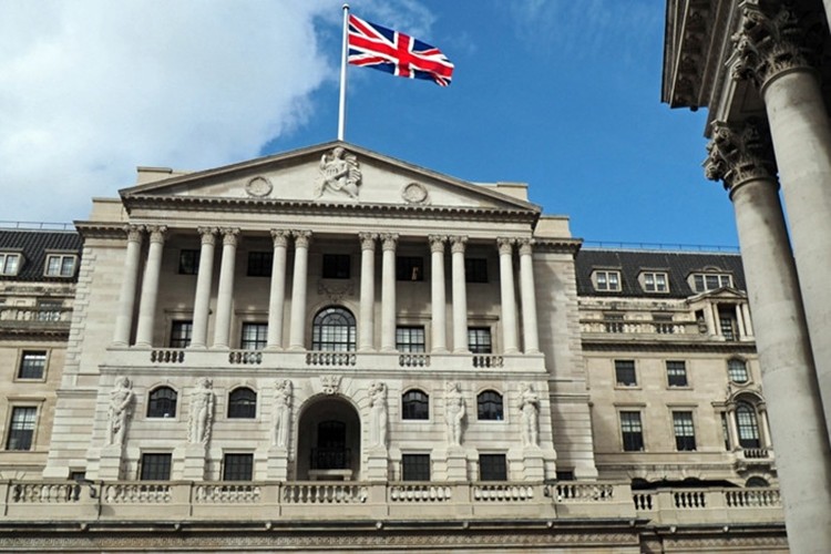 İngiltere faizi değiştirmedi