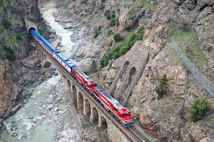 Turistik Karaelmas Treni sonbahar seferlerine başlıyor