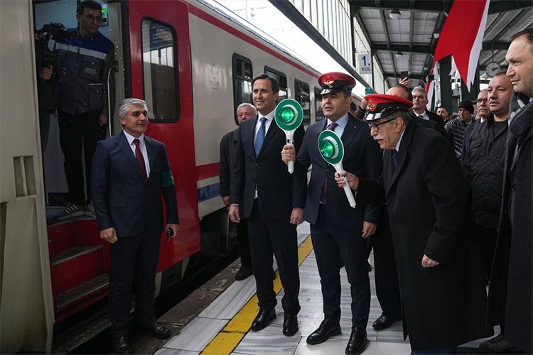 Turistik Diyarbakır Ekspresi yeni sezonun ilk seferi için yola çıktı