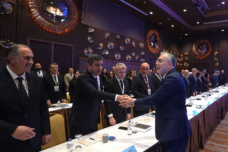 Bakan Işıkhan, "Madencilik Sektörü" temsilcileriyle bir araya geldi