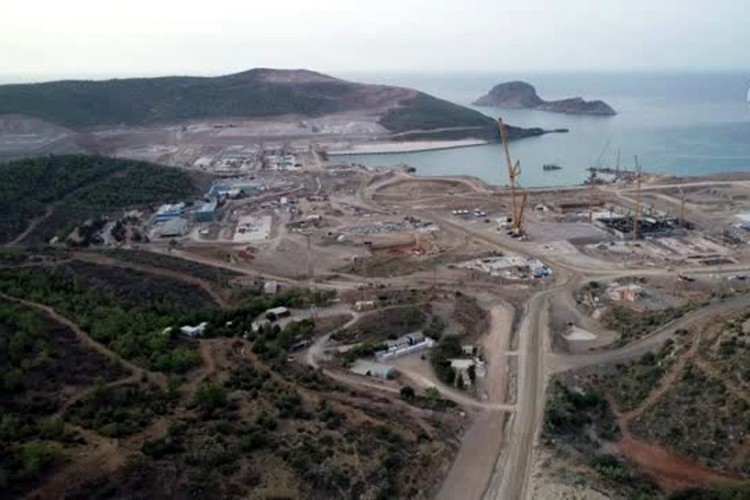 Ve anlaşma imzalandı...