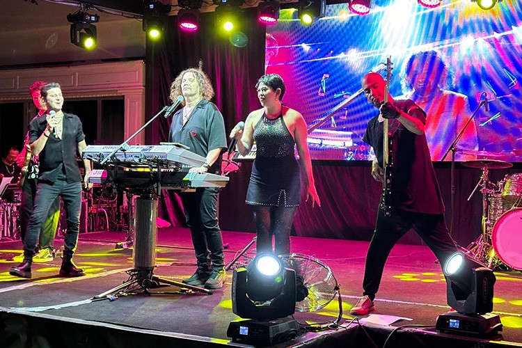 İskender Paydaş'tan muhteşem gece