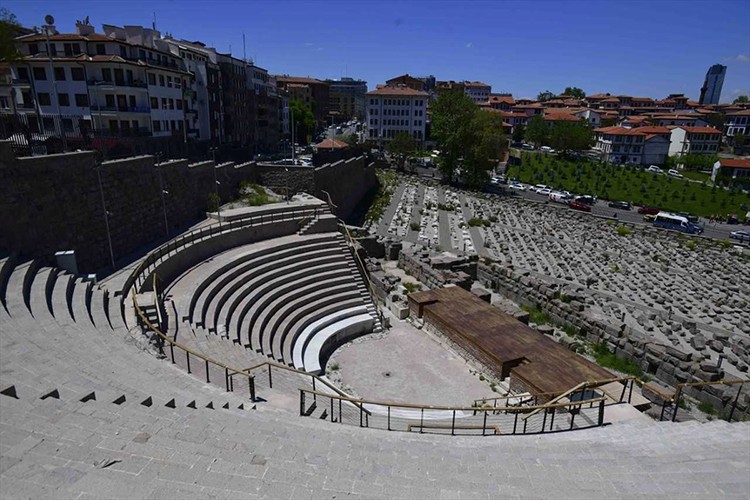 "Roma Tiyatrosu ve Arkeopark Projesi"nin restorasyonu tamamlandı
