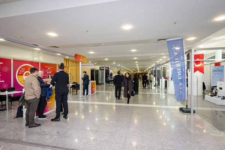 Güneş enerjisi kapasitesi 200 nükleer santralin gücünü aştı