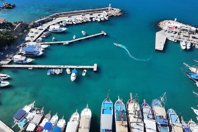 Antalya'da sahillerde hareketlilik yaşandı