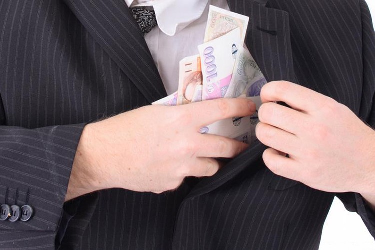 Yönetici maaşlarına Covid 19 darbesi