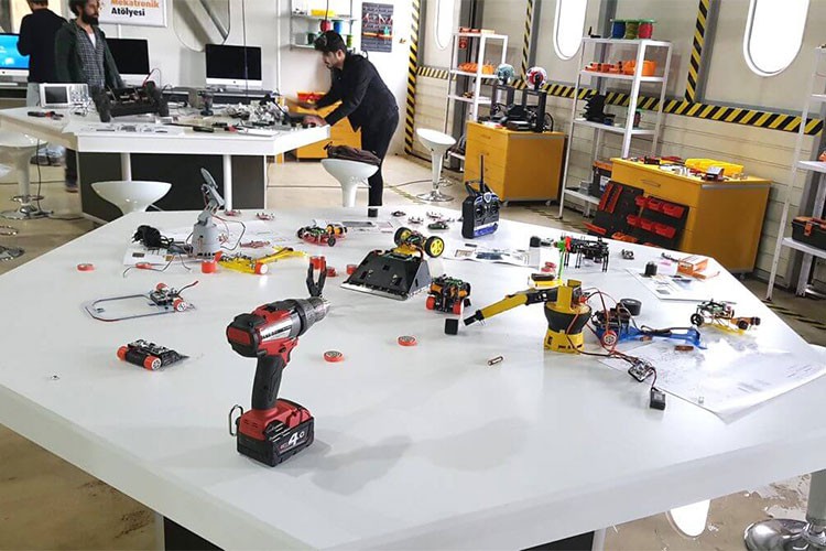 VakıfBank, BİLSEM Projesi'ndeki atölye sayısını 80'e çıkardı