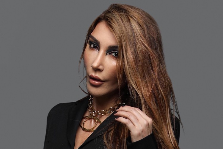 Hande Yener Avrupa'ya gidiyor