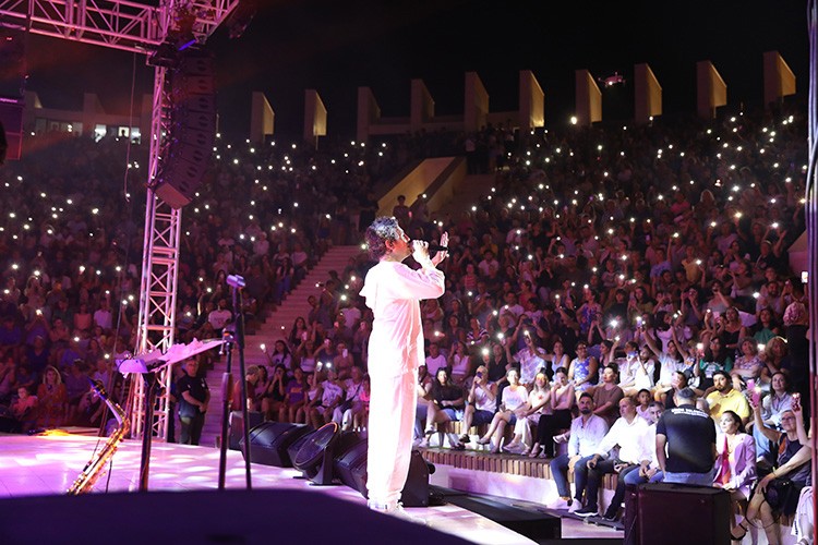 Ersay4ın 4 bin kişilik korosu