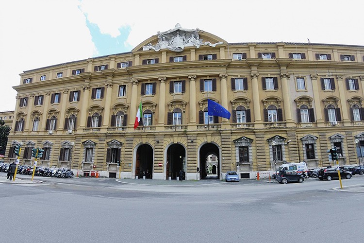 "İtalya yüzde 9 ila 13 daralabilir"