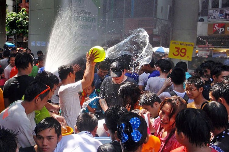 Asya yanıyor: Bangkok'ta hava sıcaklığı 54 derece