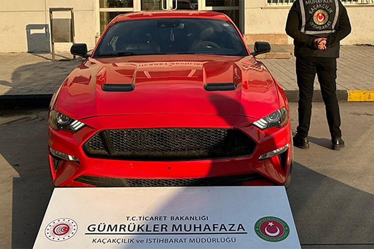 Mersin Gümrüğünde 9 lüks araç ele geçirildi