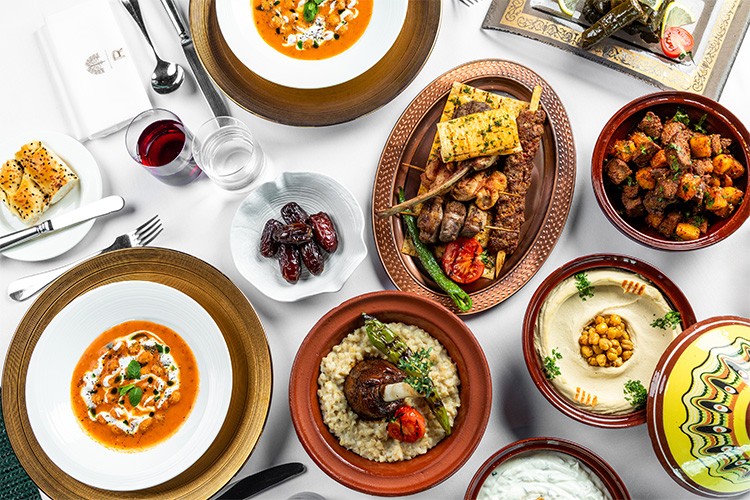 Ramazanı Geleneksel İftar Büfesiyle Karşılıyor