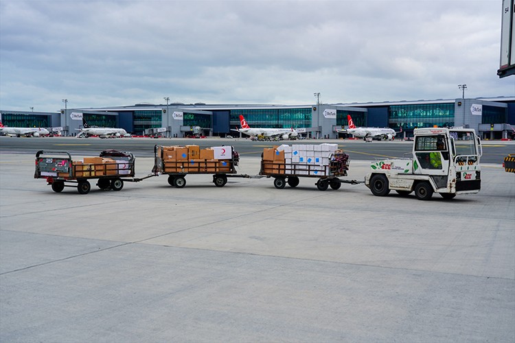 İstanbul Havalimanı depremin lojistik merkezi oldu