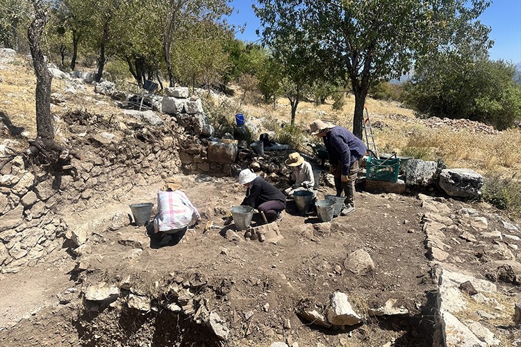 Timbriada Antik Kenti'ndeki kazılarda kiler ve aşevi ortaya çıkarıldı