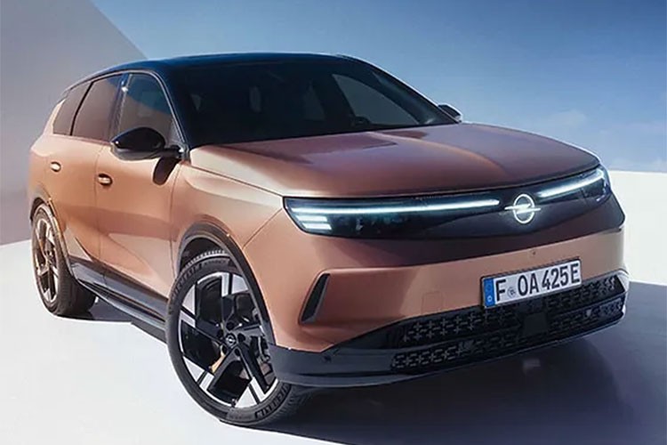 Opel'in yeni SUV modeli Grandland 2024 Altın Direksiyon Ödülü'nü kazandı