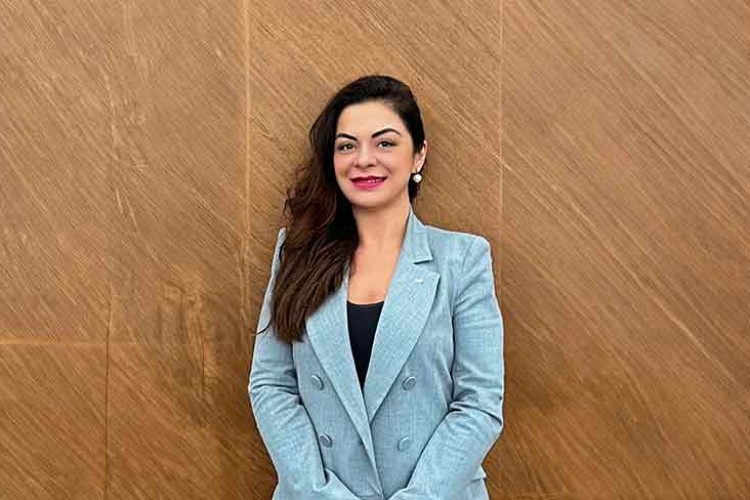 Üst yönetimini kadın çalışanlara emanet ediyor