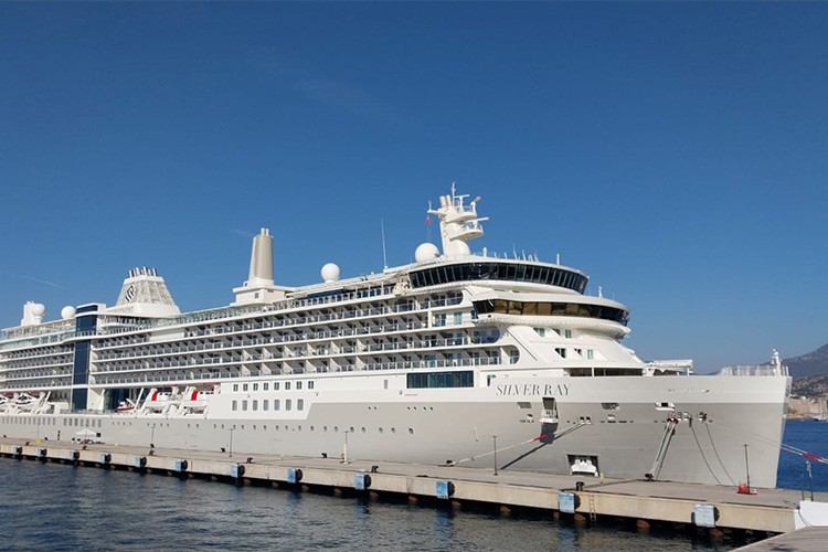 Bodrum'a "Silver Ray" kruvaziyeri 715 yolcu getirdi