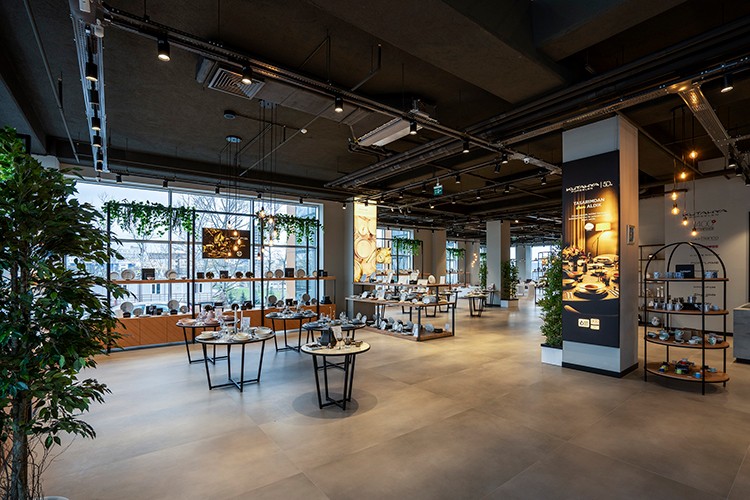 3 bin metrakarelik showroom