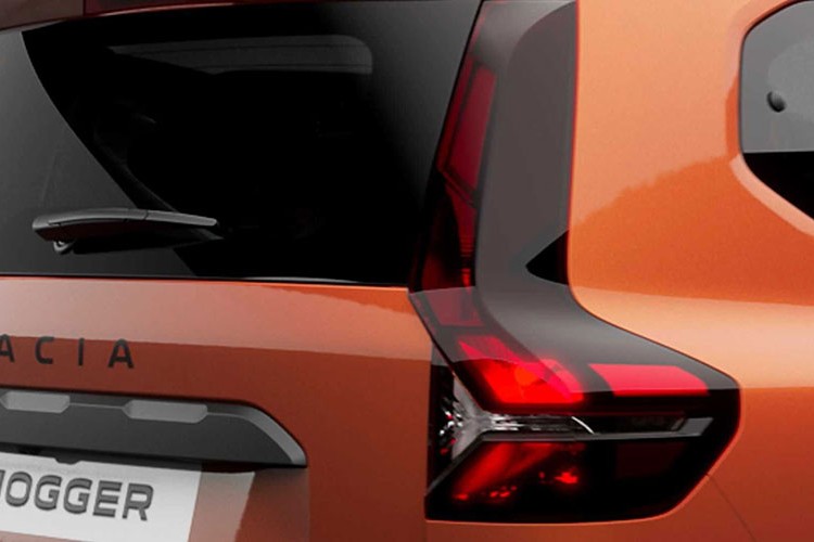 7 koltuklu aile aracı