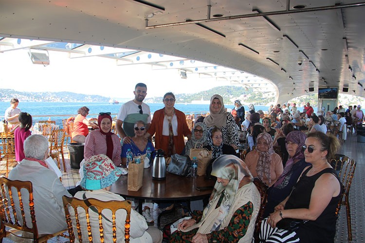 Darülaceze sakinlerine Boğaz'da tarihi yolculuk