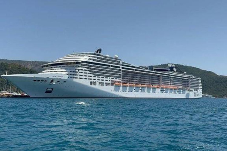Marmaris Limanı dev kruvaziyer gemilerini ağırlıyor