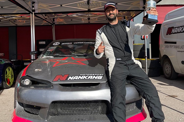 Özer Mollamehmetoğlu sezona yine kupayla başladı