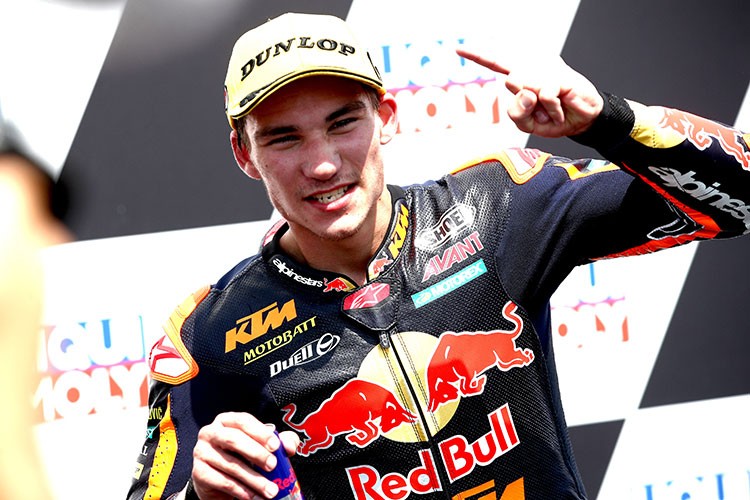 Deniz Öncü Hollanda'da Podyumda