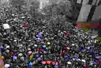 Kolombiya'da, Hong Kong'taki "şemsiye devrimi"ne benzer görüntüler