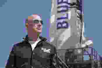Jeff Bezos kendi roketiyle uzaya gitti