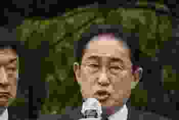 Japonya Başbakanı'na Sis Bombalı Saldırı